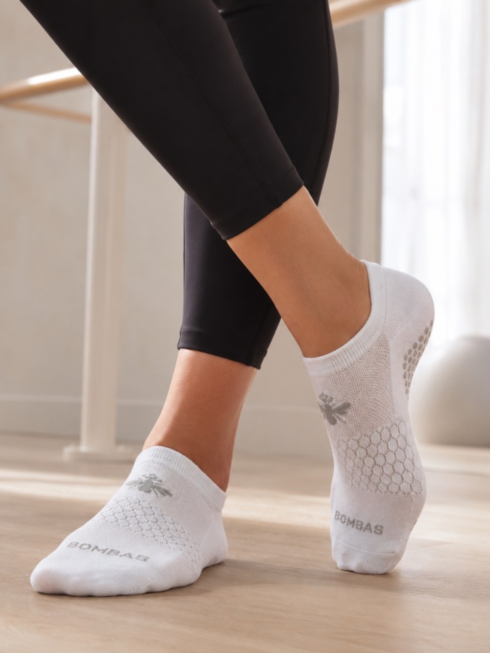 Bombas Gripper Ankle Socks White S Pilates - Picture 4 of 6